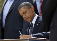 <p>               President Barack Obama signs the Jumpstart Our Business Startups (JOBS) Act, Thursday, April 5, 2012, in the Rose Garden of the White House in Washington. (AP Photo/Pablo Martinez Monsivais)