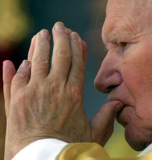O falecido papa João Paulo II se tornará santo rapidamente, logo após ser beatificado no domingo, ainda que precise ser identificado um milagre atribuído a ele, explicou um ex-conselheiro.