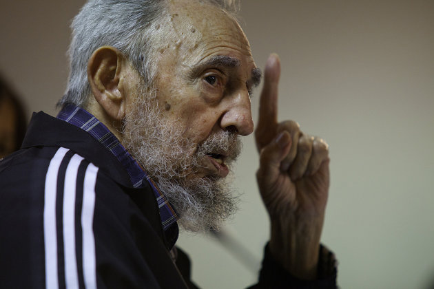Foto de Fidel Castro del 3 de febrero del 2012 difundida por el portal oficial Cubadebate. El anciano líder, de 85 años, está haciendo pronunciamientos cada vez más cortos y difíciles de comprender. (AP Photo/Cubadebate, Roberto Chile, File)