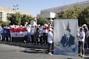 Un grupo de jóvenes exhibe banderas y retratos del presidente, Bachar Al Asad, mientras celebra el 45 aniversario de la fundación de la Organización de las Juventudes, afiliada al Partido Baath, que lidera el presidente al Asad, en la Plaza Umayyad de Damasco (Siria), el pasado mes de octubre. EFE/Archivo