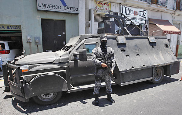 Una camioneta Ford blindada por los narcos. /Reuters