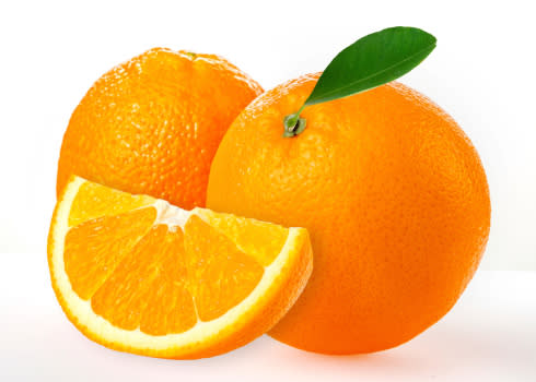 البرتقال: من أهم الفواكه المحتوية على فيتامين سى وتحمى اللثة من الالتهابات ويتم وصفه للمرأة الحامل لحماية الجنين من العيوب العصبية.