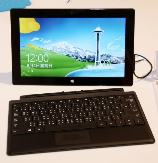 Surface RT與Surface Pro兩款皆導入整合式支架，且皆可搭配鍵盤保護蓋使用