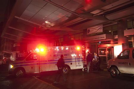 Paramedics evacuate patients from New York University Tisch Hospital due to a power outage as Hurricane Sandy makes its approach in New York October 29, 2012. REUTERS/Andrew Kelly