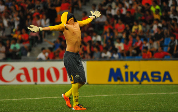 CR Flamengo keeper Thiago Rodrigues celebrates the equaliser. (Photo by Muse PR)