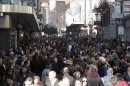 Imagen de la gran afluencia de gente en la comercial calle de Preciados en el centro de Madrid en Navidad. EFE/Archivo