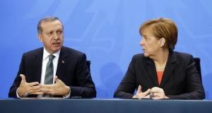 German Chancellor Merkel and Turkey&#39;s Prime Minister Erdogan address the media after talks in Berlin
