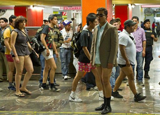 Irreverência no Dia Mundial Sem Calças no Metrô (DIA DOS MALUCO PELADÃO!) Sem-calca-metro-05_123552