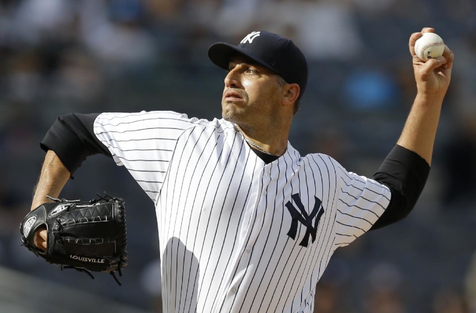 Pettitte pitches surging Yankees past Toronto 5