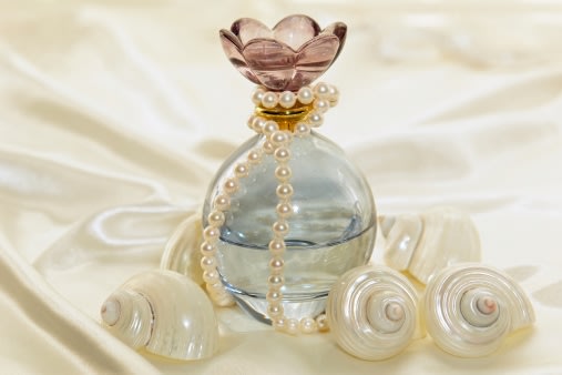 هدايا عيد الحب    حصريا منتدى احلى طله  Perfume-JPG_152628