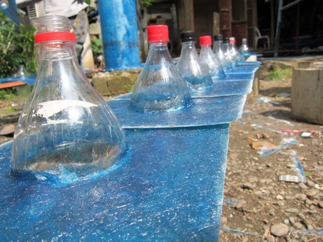 Un litro de luz: botellas de agua para iluminar casas pobres Copy-of-263007-223069224399194-181127878593329-631706-6116009-n_170611