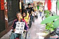 處處有「礙」 身障者遊行爭路權