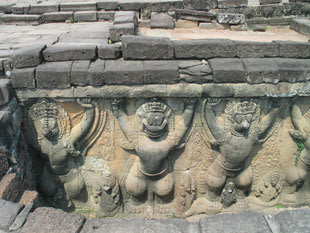 Imagen del dios Garuda sosteniendo un muro. (Thinkstock)