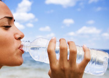 Ternyata Minum air saat makan tidak baik untuk pencernaan
