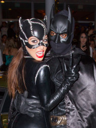 Kim Kardashian como "Gatúbela" el día de Halloween.
