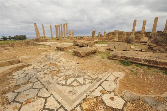 Bagian dari kota kuno Ptolemais dekat kota Ad Dirsiyah, sekitar 100 km timur Benghazi, Libya, 27 Januari 2012.