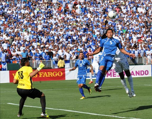 2-6-2012 Amistoso - El Salvador 0 Honduras 3. 4613435w