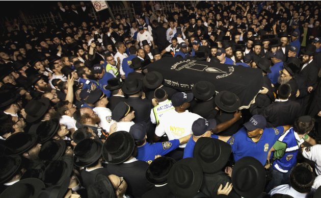 The casket of Leibby Kletzky is carried into a synagogue for his funeral service in New York