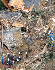 Killer typhoon brings more misery to Japan - Yahoo!