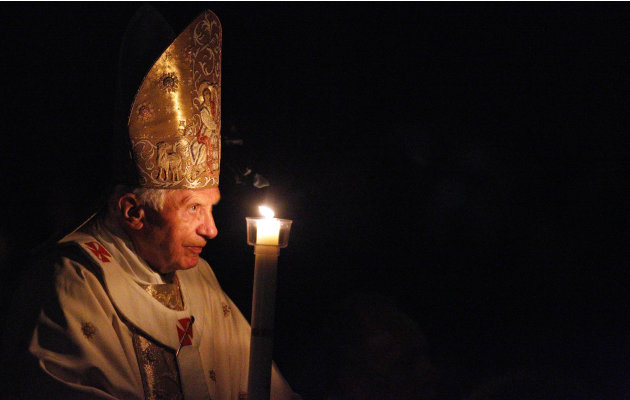 El Papa Benedicto XVI dice: "La Oscuridad Envuelve a Dios", y "Somos Legiòn"! E7493f2edfab2b090c0f6a7067000be8