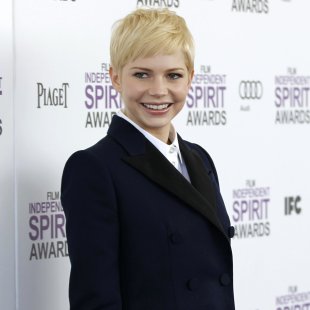 Actress Michelle Williams poses at the 2012 Film Independent Spirit Awards in Santa Monica