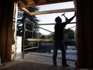 US homebuilders less gloomy despite few buyers