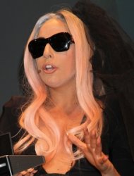 Lady GaGa Tertangkap Basah Mencuri Barang Hotel