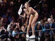 Singer Miley Cyrus performs "Blurred Lines" during the 2013 MTV Video Music Awards in New York August 25, 2013. REUTERS/Lucas Jackson