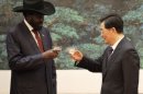 Chinese President Hu Jintao (R) and South Sudan President Salva Kiir toast after a signing ceremony