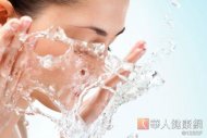 正確洗臉三要訣：無皂、溫水、按摩，才能有效洗出光滑的健康肌膚。