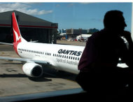 Seorang Perempuan Temukan Belatung di Cemilan Maskapai Qantas