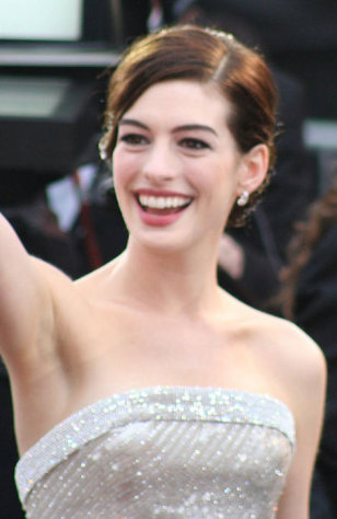 Anne Hathaway arrives at the 81st Academy Awards