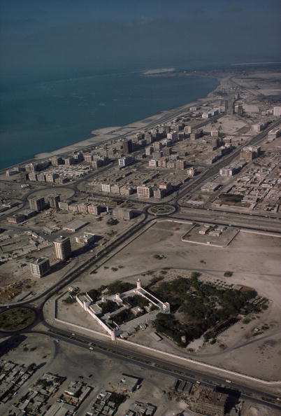 أبو ظبي تنمو بسرعة بعد أعوام قليلة من الاكتشافات البترولية في المنطقة