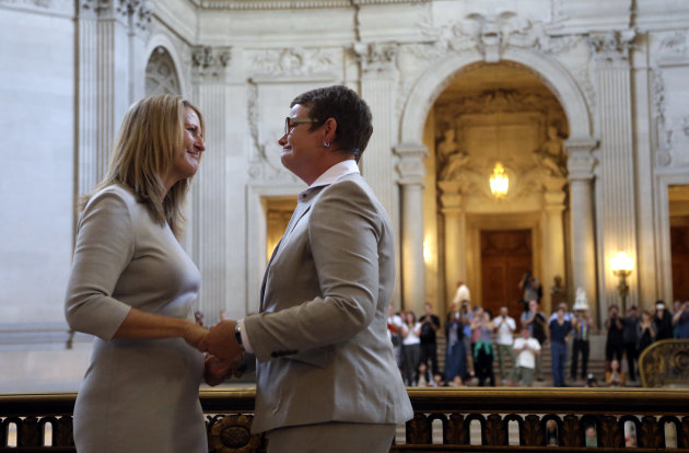 Gay marriages resume in Calif. with a flurry - Yahoo! News