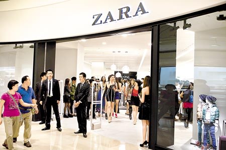 　時尚國際化 價格在地化▲西班牙時尚平價品牌ZARA進駐台北101購物中心，5日起對外開放，4日晚間發出邀請函給VIP及藝人獨享上下樓層共700坪空間。（鄧博仁攝）