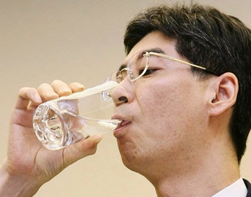 安啦！日議員喝核電廠淨化水.