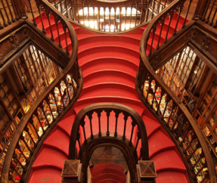 جمل سلالم في العالم  201201-w-crazy-staircases-lello-bookshop-jpg_175445