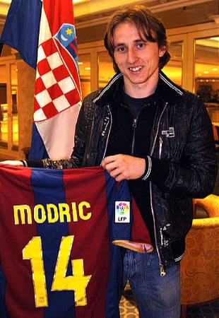 Official Modric joins Real Madrid - Page 2 ZFrKU