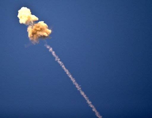 صاروخ اسرائيلي ينطلق من القبة الحديدية