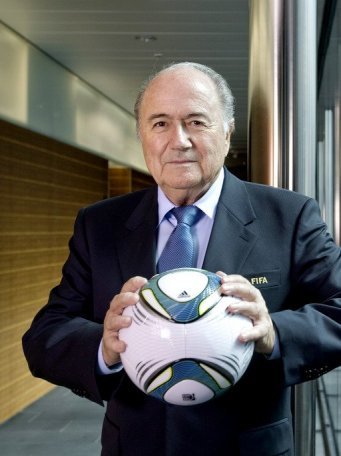 O presidente da Federação Internacional de Futebol, Joseph Blatter, negou nesta quinta-feira qualquer envolvimento com as acusações de corrupção contra seu adversário na próxima eleição da Fifa, o catariano Mohamed Bin Hammam.