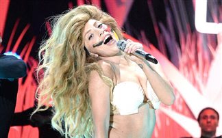 Ημίγυμνη Αφροδίτη στη σκηνή η Lady Gaga