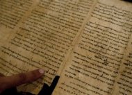 Gulungan Laut Mati (Dead Sea Scrolls) yang ditampilkan di internet, Senin (26/9).