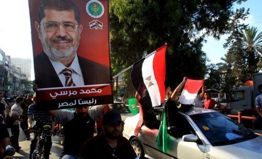 فلسطينيون يحتفلون بفوز محمد مرسي بالرئاسة المصرية في غزه Photo_1340572514430-1-0