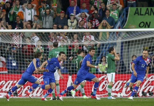 Croatia's Mandzukic celebrates his goal with team mates Modric, Perisic and Schildenfeld during their Group C Euro 2012 soccer match against Ireland at the City Stadium in Poznan