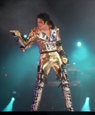 Se trata de la tercera vez en los últimos cinco años en la que Michael Jackson encabeza el ránking de las personalidades que más dinero generan, en esta ocasión gracias a los ingresos producidos por dos espectáculos del Circo del Sol inspirados en el cantante. EFE/Archivo