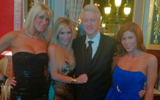 PHOTO Bill Clinton avec des stars du porno à Monaco