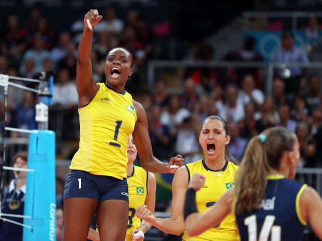 É ouro! Meninas do Brasil venceram por 3 sets a 1 os Estados Unidos e garantiram o bicampeonato olímpico (Getty Images)