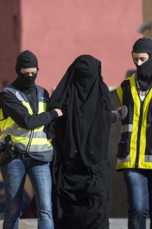 Spanish police escort a 20-year-old Abaya clad woman&nbsp;&hellip;