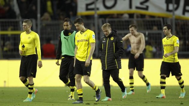 Borussia Dortmund's players leave the field after the German first division Bundesliga soccer match against Hertha Berlin in Dortmund December 21, 2013 (Reuters)