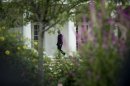 US President Barack Obama walks back to the West Wing of the White House August 28, 2013 in Washington